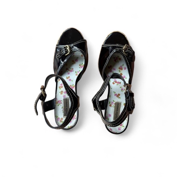 Black patent buckle and tan weave heels with buckles - Picture 5 of 6